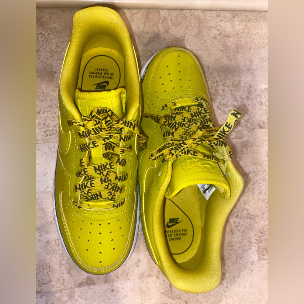 NWOB Nike Womens over branding bright citron Air Force 1 sneakers size 8